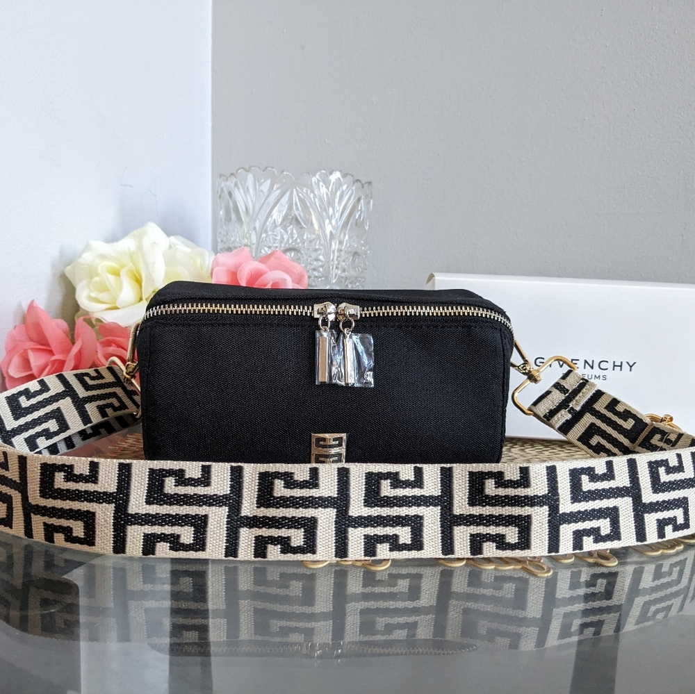 Givenchy - Picture 2 of 10